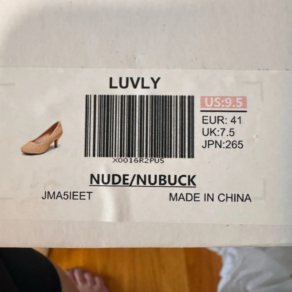 Dream Pairs Comfy Round Tor Low Heel Pumps - Nude/Nubuck - sz 9.5 - New in Box